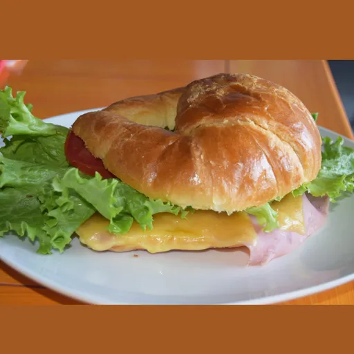 Cuernito Jamon con queso